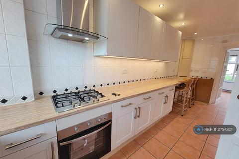 3 bedroom semi-detached house to rent, Parkside Avenue, Bexleyheath, DA7