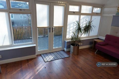 1 bedroom in a house share to rent, Eycott Drive, Manchester, M24