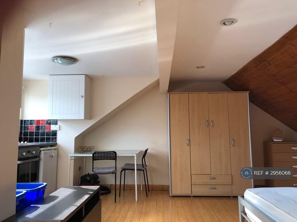 Apartment in London - View 2