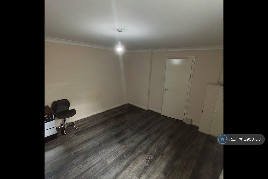 Apartment in Bromley - View 3