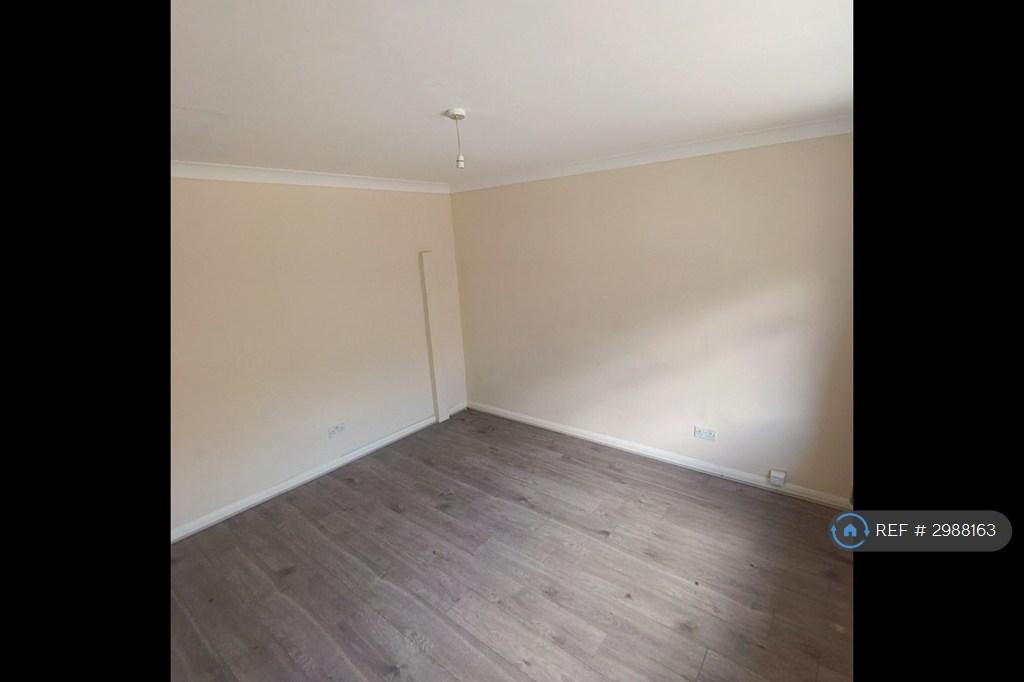 Apartment in Bromley - View 4