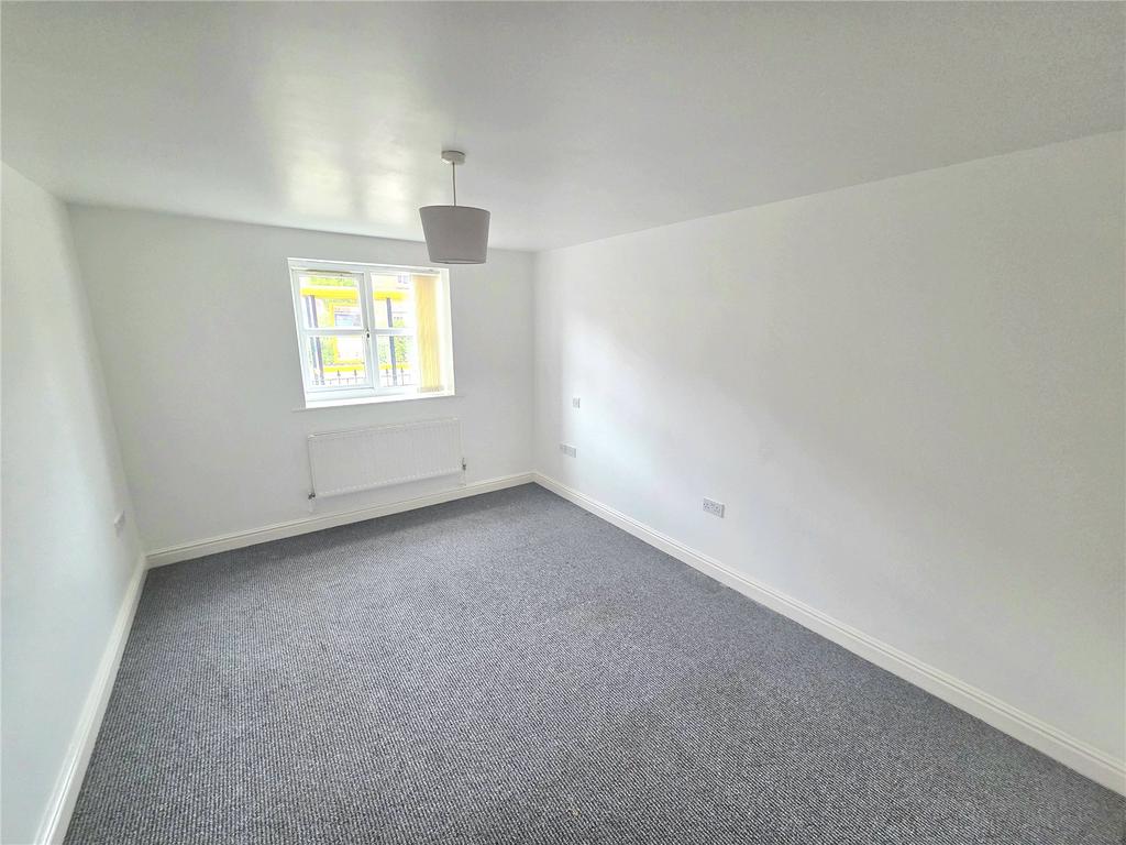 Apartment in Knowsley, Liverpool City Region - View 3