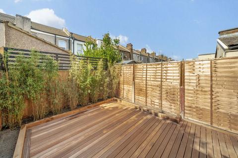 2 bedroom house for sale, Holness Road, London E15