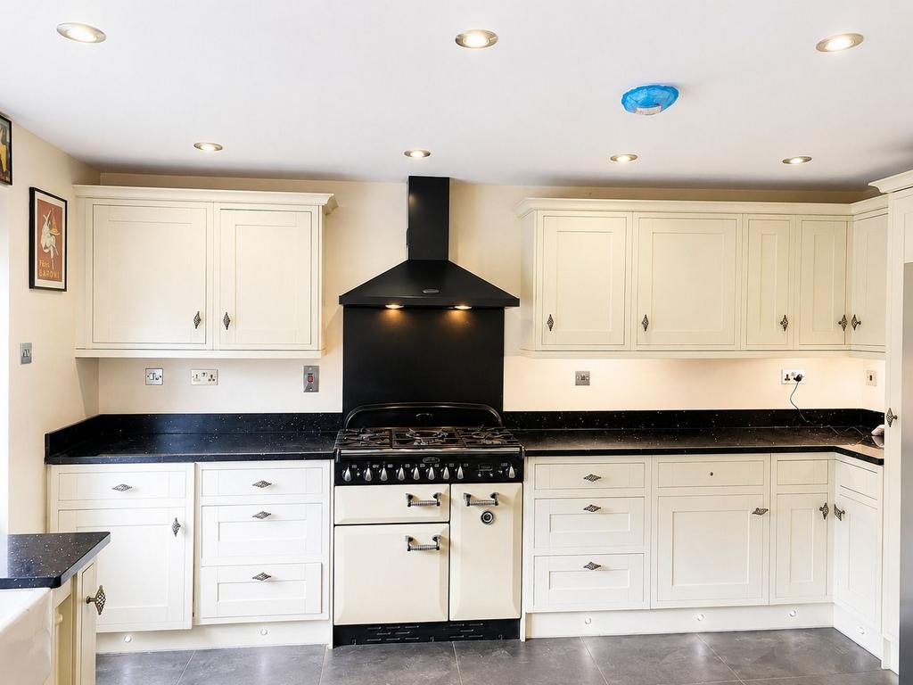 House in South Croydon - View 3