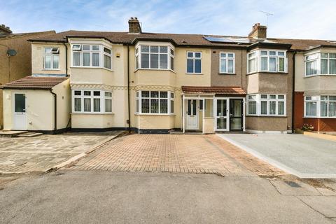 Strathmore Gardens, Hornchurch, RM12