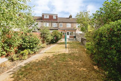 3 bedroom terraced house for sale, Strathmore Gardens, Hornchurch, RM12