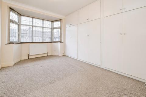 3 bedroom terraced house for sale, Strathmore Gardens, Hornchurch, RM12