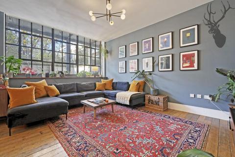 2 bedroom flat for sale, Cavell Street, London, E1