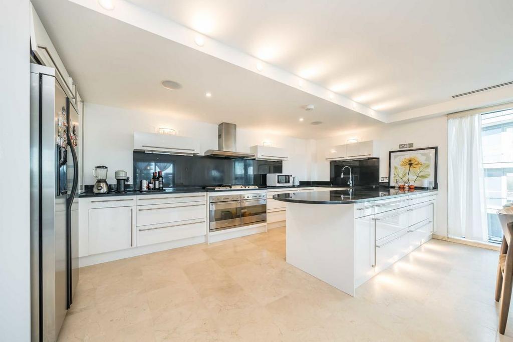 Apartment in London - View 5