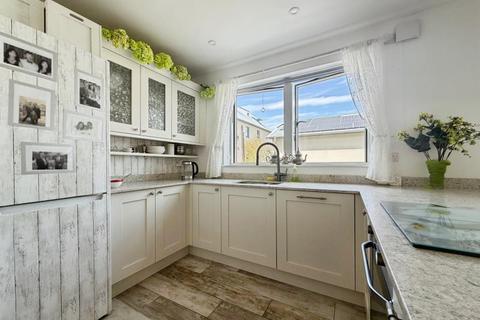 3 bedroom detached house to rent, Water Lilies, Bristol BS11