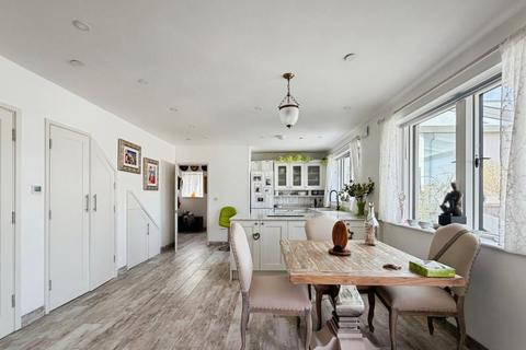 3 bedroom detached house to rent, Water Lilies, Bristol BS11