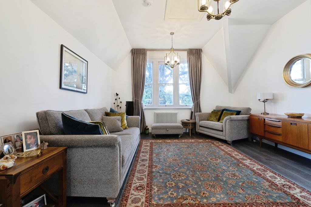 Apartment in Ilford - View 3