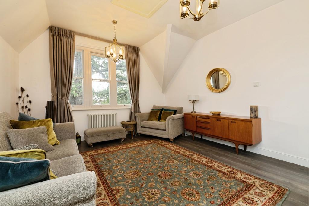 Apartment in Ilford - View 4