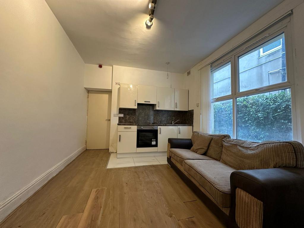 Apartment in Cardiff - View 3