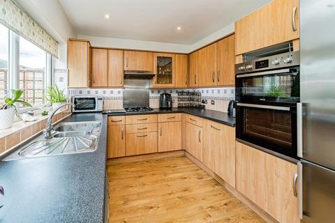 4 bedroom detached bungalow for sale, Mead Way, Slough