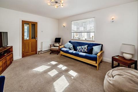 4 bedroom detached bungalow for sale, Mead Way, Slough