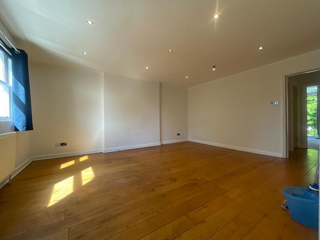 Apartment in London - View 2