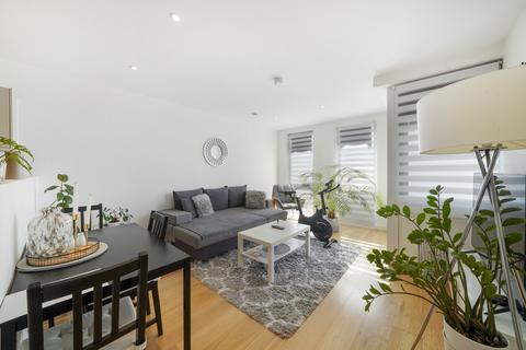 2 bedroom apartment to rent, Holman Drive, Southall UB2