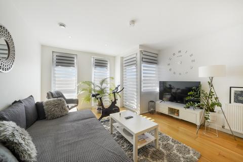 2 bedroom apartment to rent, Holman Drive, Southall UB2