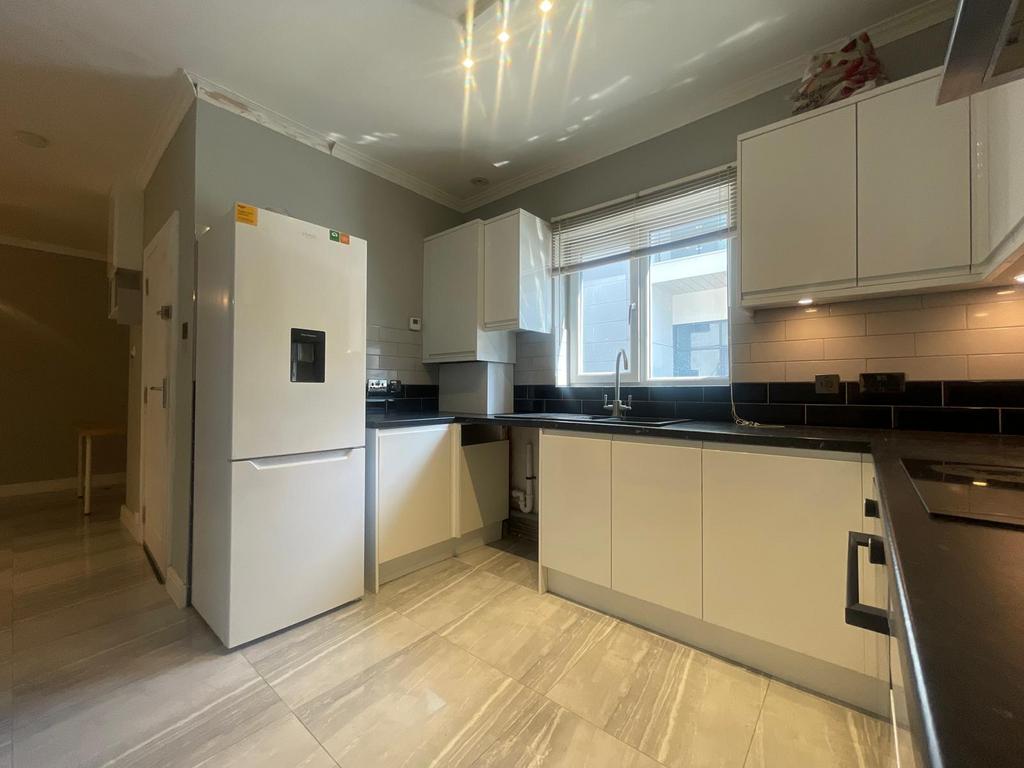 Apartment in London, Hanwell - View 3
