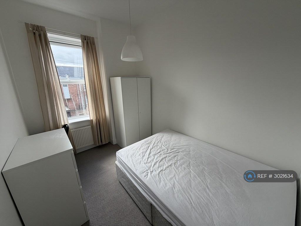 Apartment in Newcastle upon Tyne, Tyne and Wear - View 4