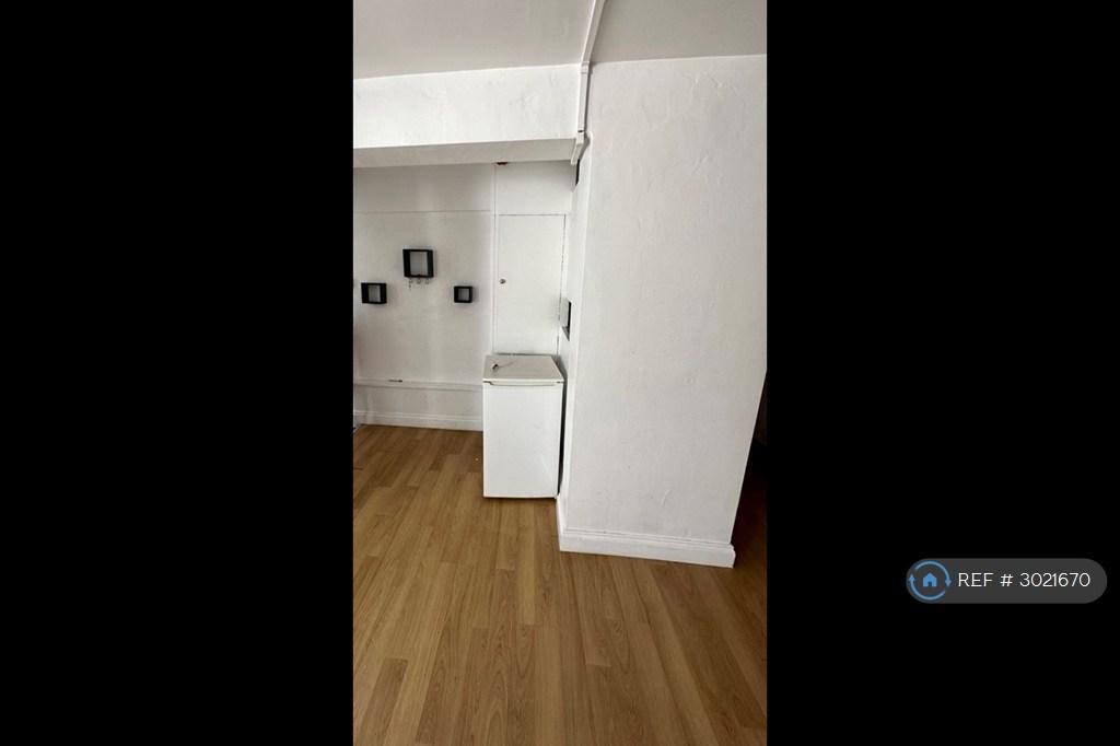 Apartment in Brighon, Brighton and Hove - View 2