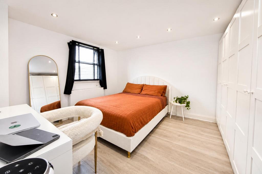 Apartment in East Finchley - View 3
