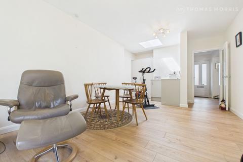 3 bedroom semi-detached house for sale, Spring Close, Bedfordshire SG18
