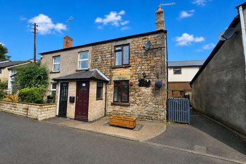 3 bedroom semi-detached house to rent, Hawthorns Road, Drybrook