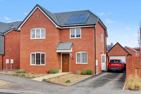 4 bedroom detached house to rent, Honeychurch Way, Stevenage SG1