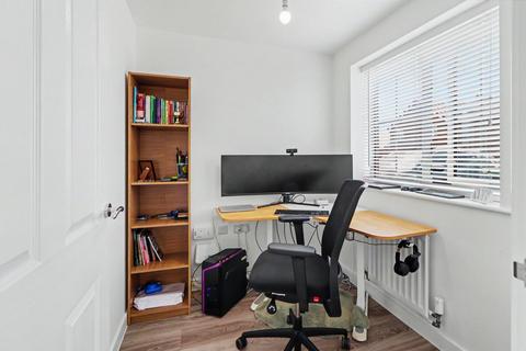 4 bedroom detached house to rent, Honeychurch Way, Stevenage SG1
