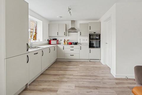 4 bedroom detached house to rent, Honeychurch Way, Stevenage SG1