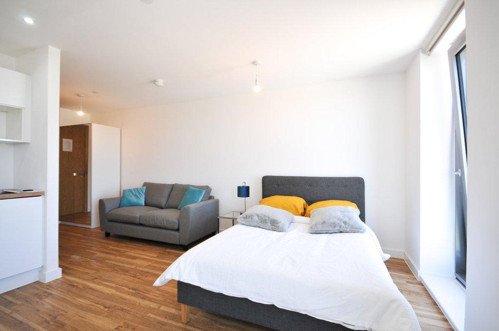 Apartment in Salford Quays - More