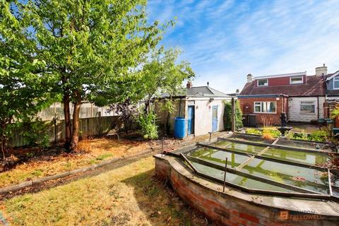 4 bedroom semi-detached bungalow for sale, Mostyn Avenue, Syston, LE7