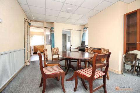 4 bedroom semi-detached bungalow for sale, Mostyn Avenue, Syston, LE7