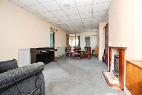 4 bedroom semi-detached bungalow for sale, Mostyn Avenue, Syston, LE7