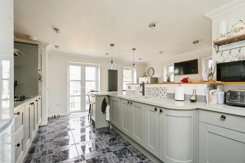 3 bedroom semi-detached house for sale, West Street, Bicester