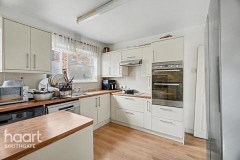 4 bedroom semi-detached house for sale, Tudor Crescent, London