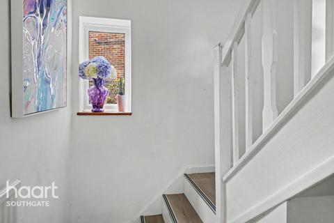 4 bedroom semi-detached house for sale, Tudor Crescent, London
