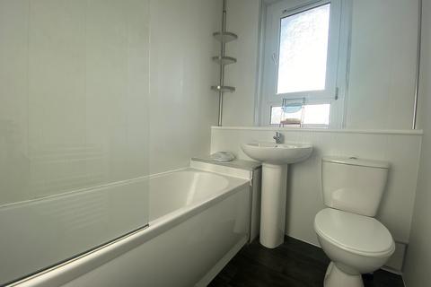 2 bedroom flat to rent, Meikle Earnock Road, Hamilton, ML3