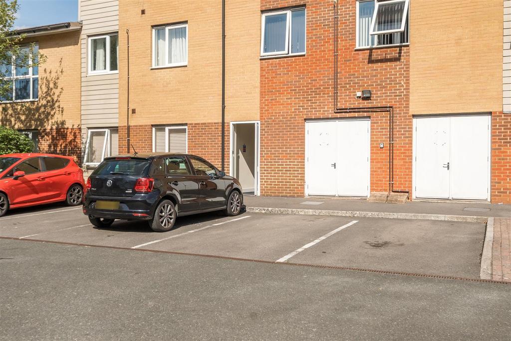 Apartment in Bristol - View 3
