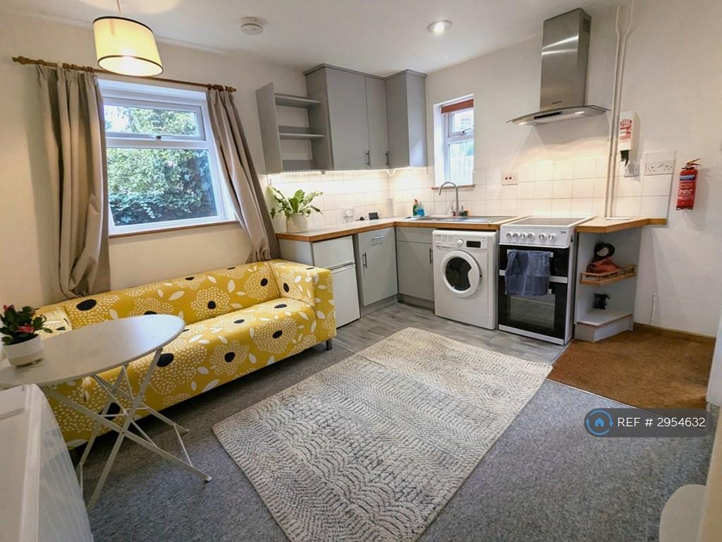 Apartment in Cambridge - View 5