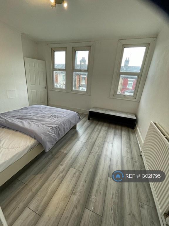 House in London - View 5