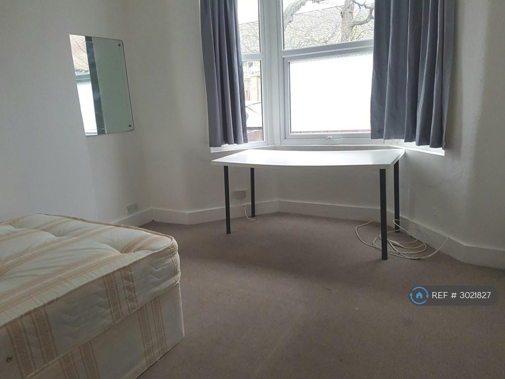 House in Seven Sisters - More