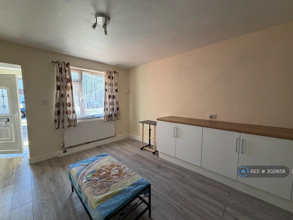 Apartment in Northolt - View 2