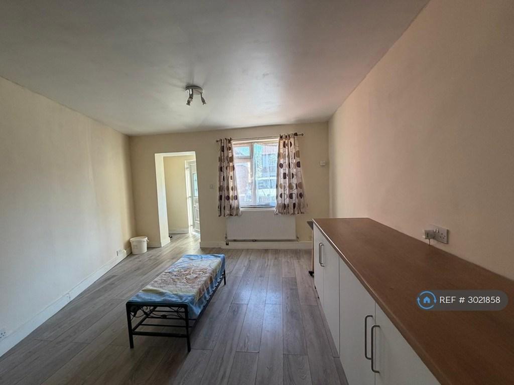 Apartment in Northolt - More