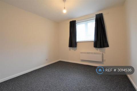 2 bedroom flat to rent, Knowles Close, West Drayton, UB7