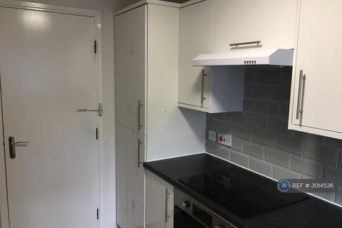 2 bedroom flat to rent, Knowles Close, West Drayton, UB7