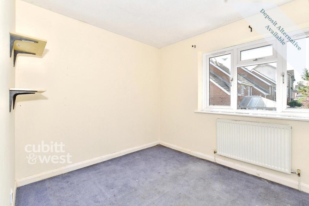 House in Sutton - More