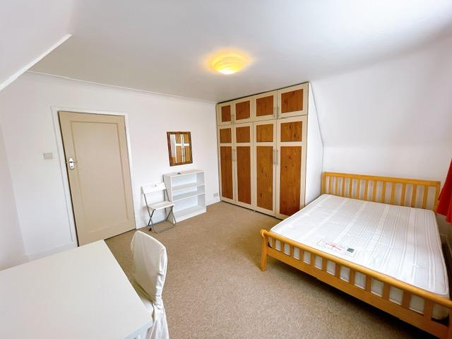 House in London - View 2
